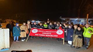 Gece nöbetindeki polislere çorba ikram ettiler