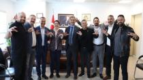 Gemlik Beşiktaş Taraftarları Derneği, Belediye Başkanı Şükrü Deviren’i ziyaret etti.