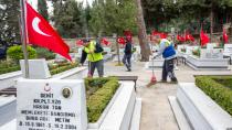 Büyükşehir’den şehitliklerde titiz çalışma